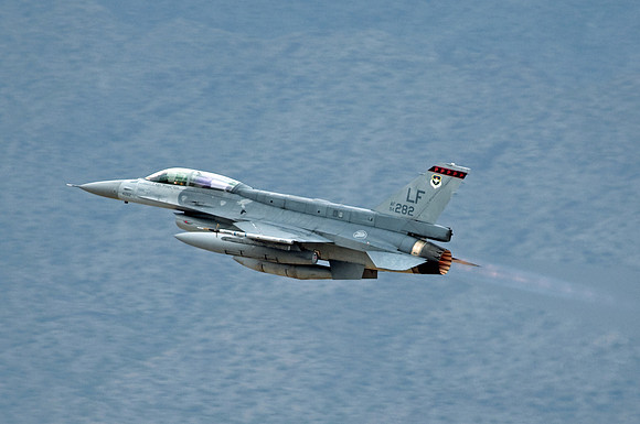 lockheed martin f-16d fighting falcon