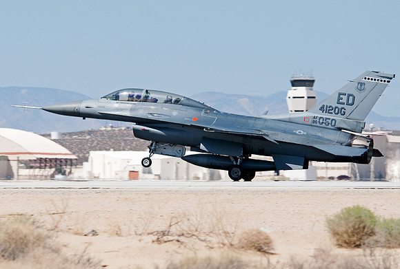 general dynamics f-16d fighting falcon