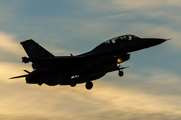 general dynamics f-16d fighting falcon