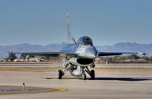 general dynamics f-16d fighting falcon