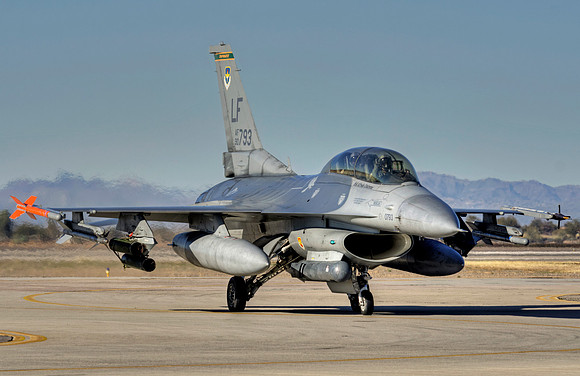 general dynamics f-16d fighting falcon