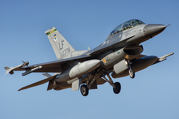general dynamics f-16d fighting falcon