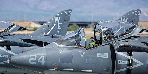 mcdonnell douglas av-8b harrier II