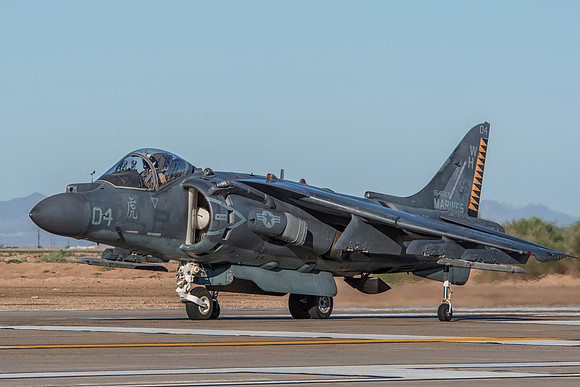 mcdonnell douglas av-8b harrier II