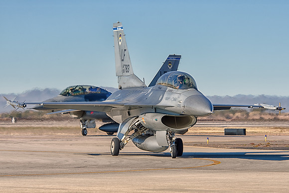 general dynamics f-16d fighting falcon